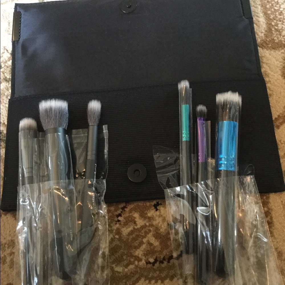 7pc MAC brush set with pouch brand new